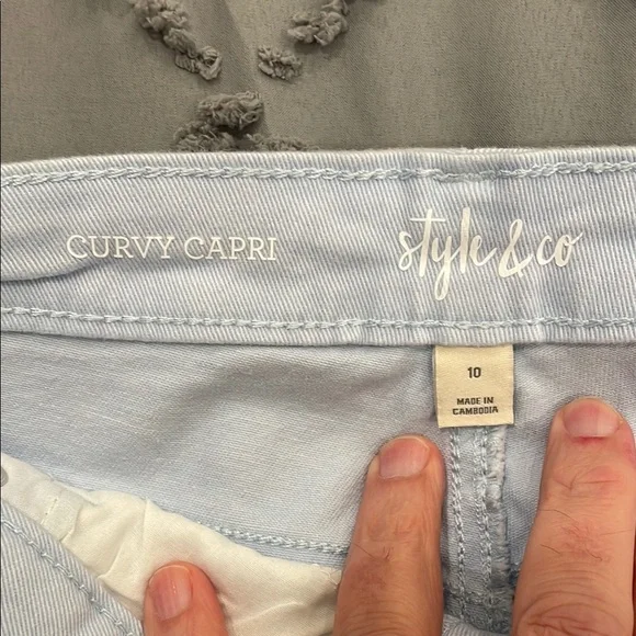 Style & Co Light Blue mid-rise Curvy Capri Jeans size 10 - Picture 2 of 11